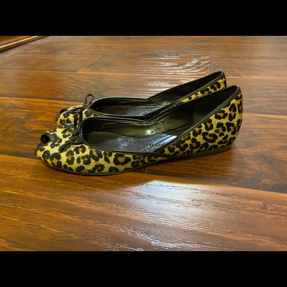 Leopard print shoes. - Picture 3 of 5